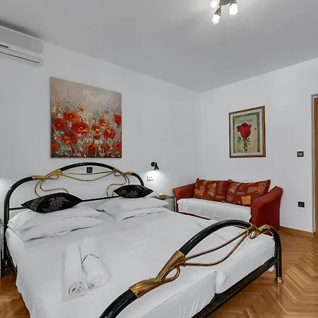 And With Parking Space Duce, Omis - 10303 Gasthuis 3*