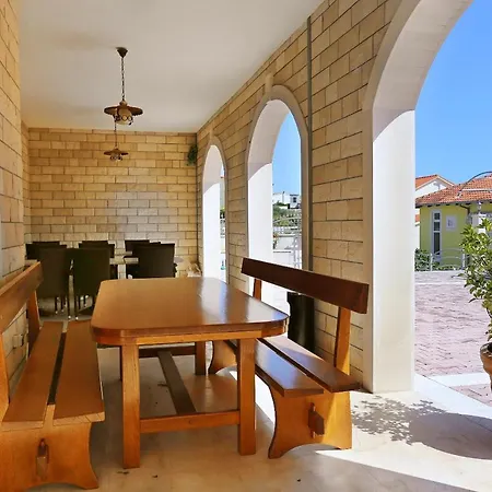 Guest house Apartments And Rooms With Parking Space Duce, Omis - 10303