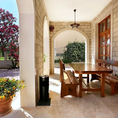 Apartments And Rooms With Parking Space Duce, Omis - 10303 Guest house Duce