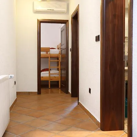 Apartments And Rooms With Parking Space Duce, Omis - 10303 Дуче