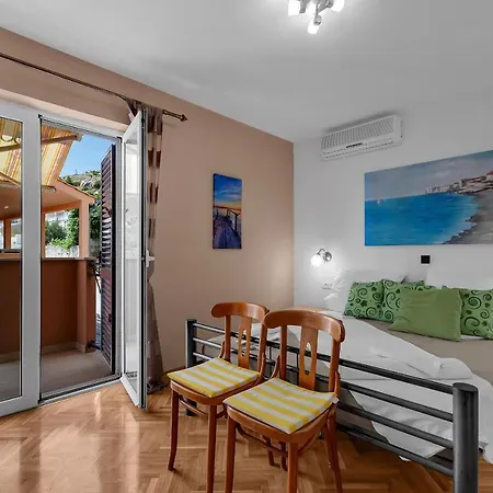 Apartments And Rooms With Parking Space Duce, Omis - 10303 Guest house