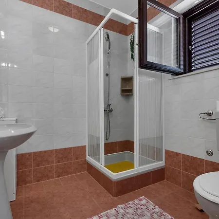 Apartments And Rooms With Parking Space Duce, Omis - 10303 Гостевой дом 3*