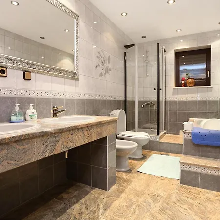 Гостевой дом Apartments And Rooms With Parking Space Duce, Omis - 10303 Дуче