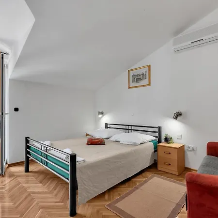 Apartments And Rooms With Parking Space Duce, Omis - 10303 3*