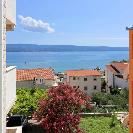 Apartments And Rooms With Parking Space Duce, Omis - 10303 3* Duce