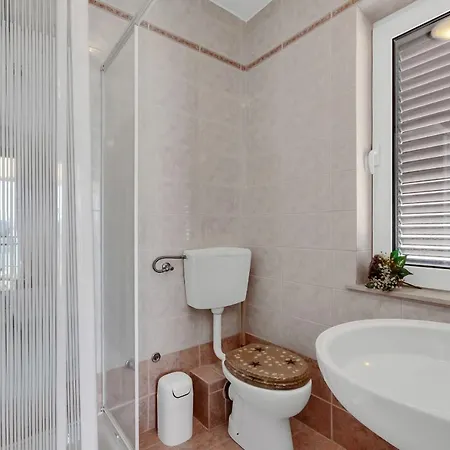 Apartments And Rooms With Parking Space Duce, Omis - 10303 Guest house Duce