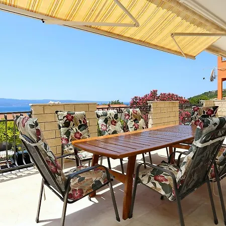 Apartments And Rooms With Parking Space Duce, Omis - 10303 3* Дуче