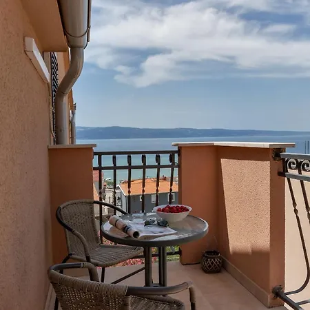 Guest house Apartments And Rooms With Parking Space Duce, Omis - 10303 3*
