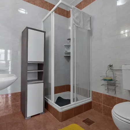 Guest house Apartments And Rooms With Parking Space Duce, Omis - 10303 3*