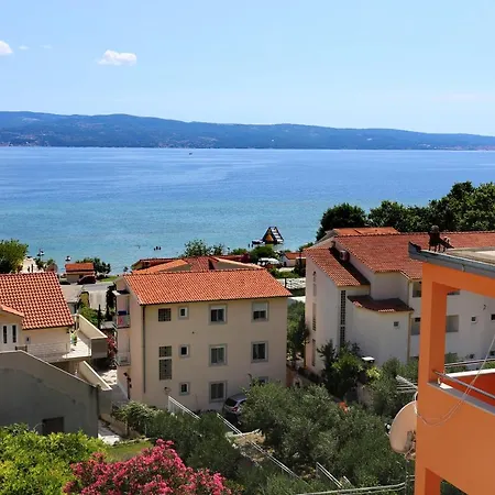 Guest house Apartments And Rooms With Parking Space Duce, Omis - 10303