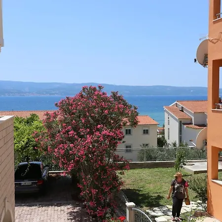 Apartments And Rooms With Parking Space Duce, Omis - 10303 3*