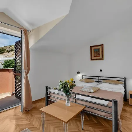 Apartments And Rooms With Parking Space Duce, Omis - 10303