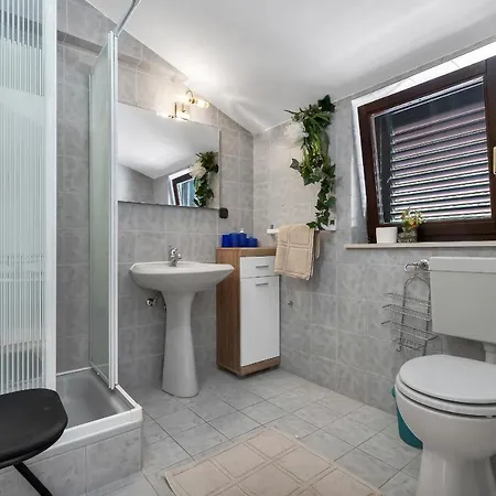 Гостевой дом Apartments And Rooms With Parking Space Duce, Omis - 10303 3*