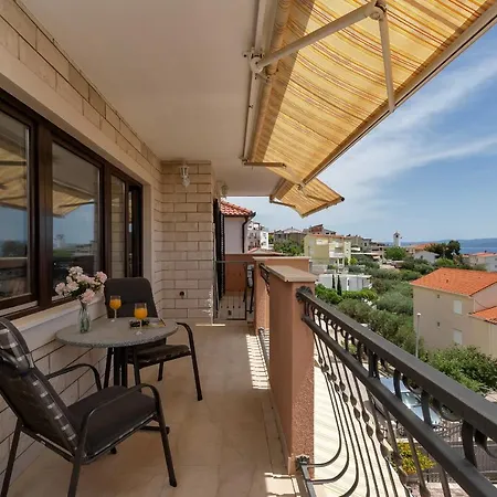 Apartments And Rooms With Parking Space Duce, Omis - 10303 Guest house Duce