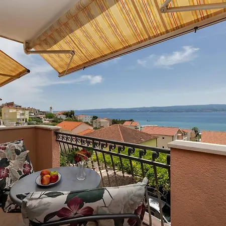 Apartments And Rooms With Parking Space Duce, Omis - 10303 Guest house 3*