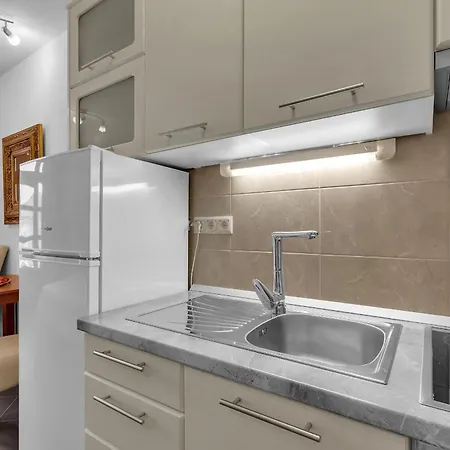 Apartments And Rooms With Parking Space Duce, Omis - 10303 Guest house Duce