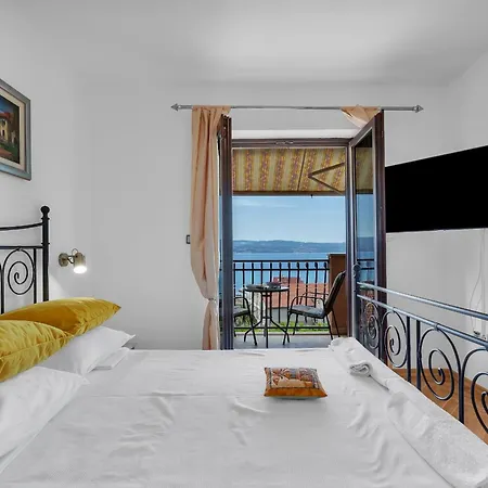 Apartments And Rooms With Parking Space Duce, Omis - 10303 Duce