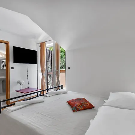 Guest house Apartments And Rooms With Parking Space Duce, Omis - 10303 Duce