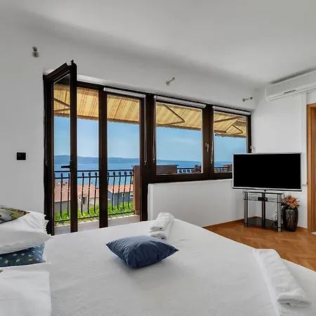 Guest house Apartments And Rooms With Parking Space Duce, Omis - 10303