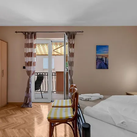 Guest house Apartments And Rooms With Parking Space Duce, Omis - 10303 Duce