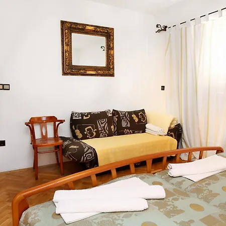 Apartments And Rooms With Parking Space Duce, Omis - 10303 Дуче