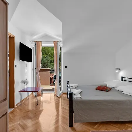 Apartments And Rooms With Parking Space Duce, Omis - 10303 Guest house