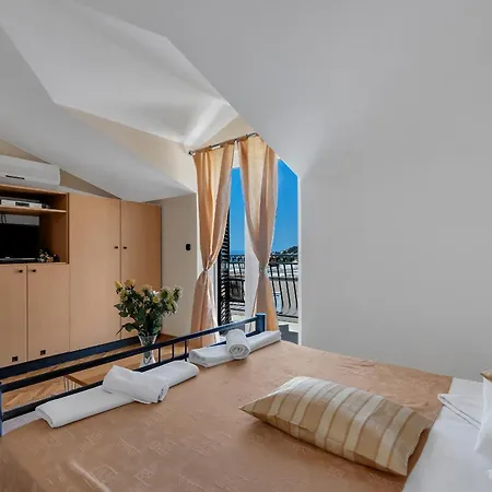 Apartments And Rooms With Parking Space Duce, Omis - 10303 Гостевой дом 3*