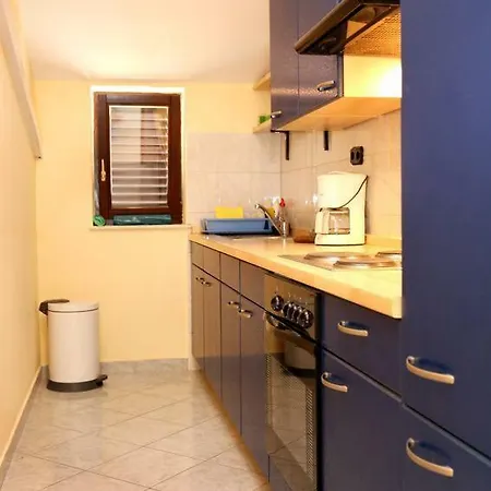 Guest house Apartments And Rooms With Parking Space Duce, Omis - 10303